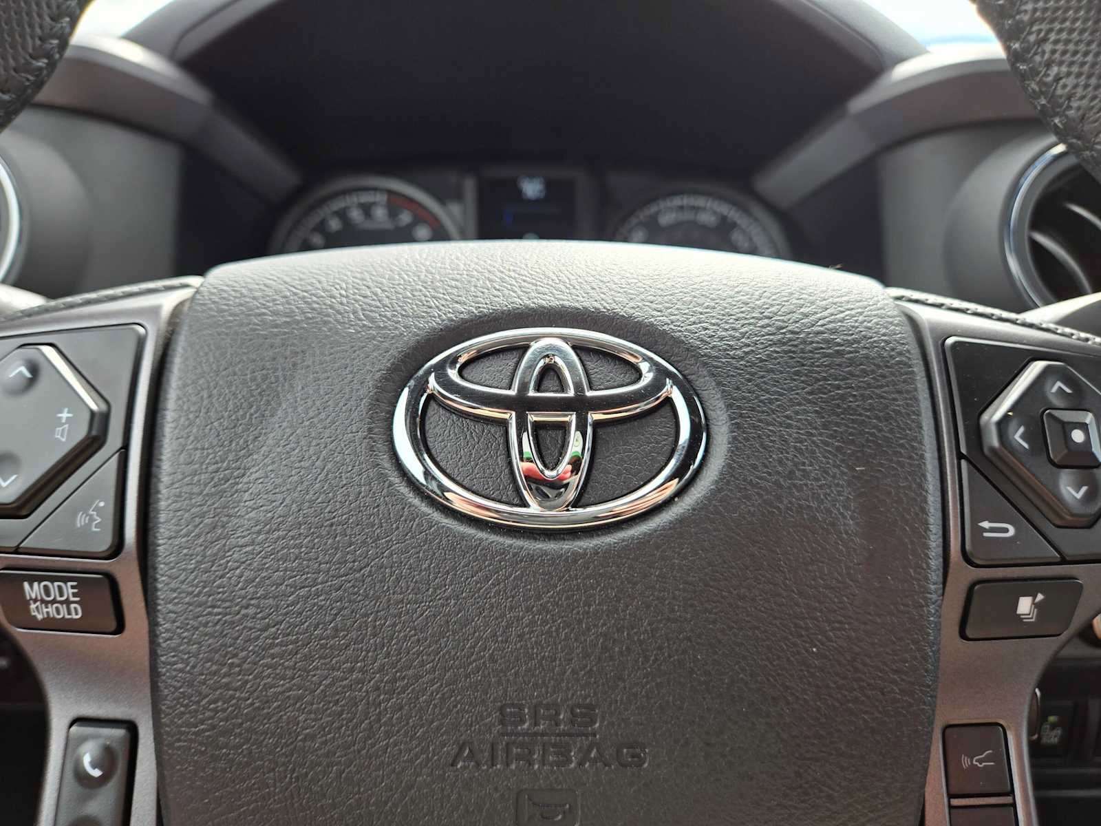 Used 2022 Toyota Tacoma TRD Off-Road w/ Technology Package AWD/4WD image 26