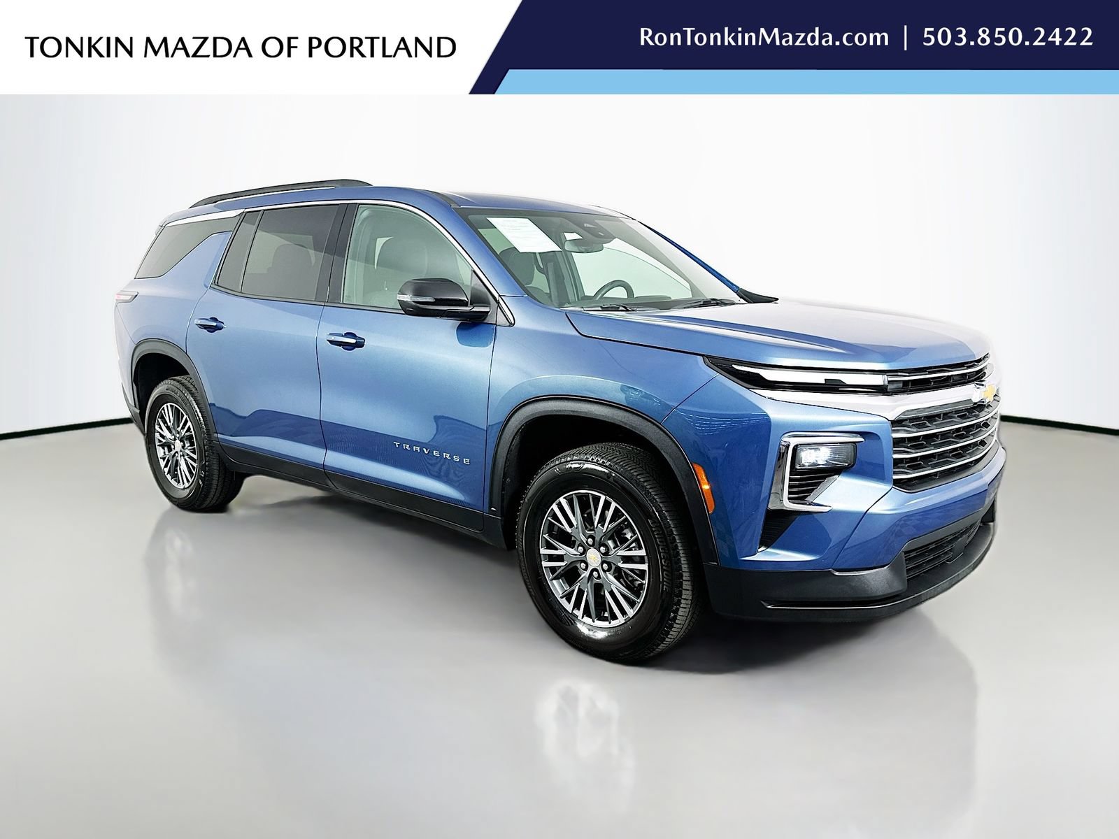 Used 2025 Chevrolet Traverse LT AWD/4WD image 1
