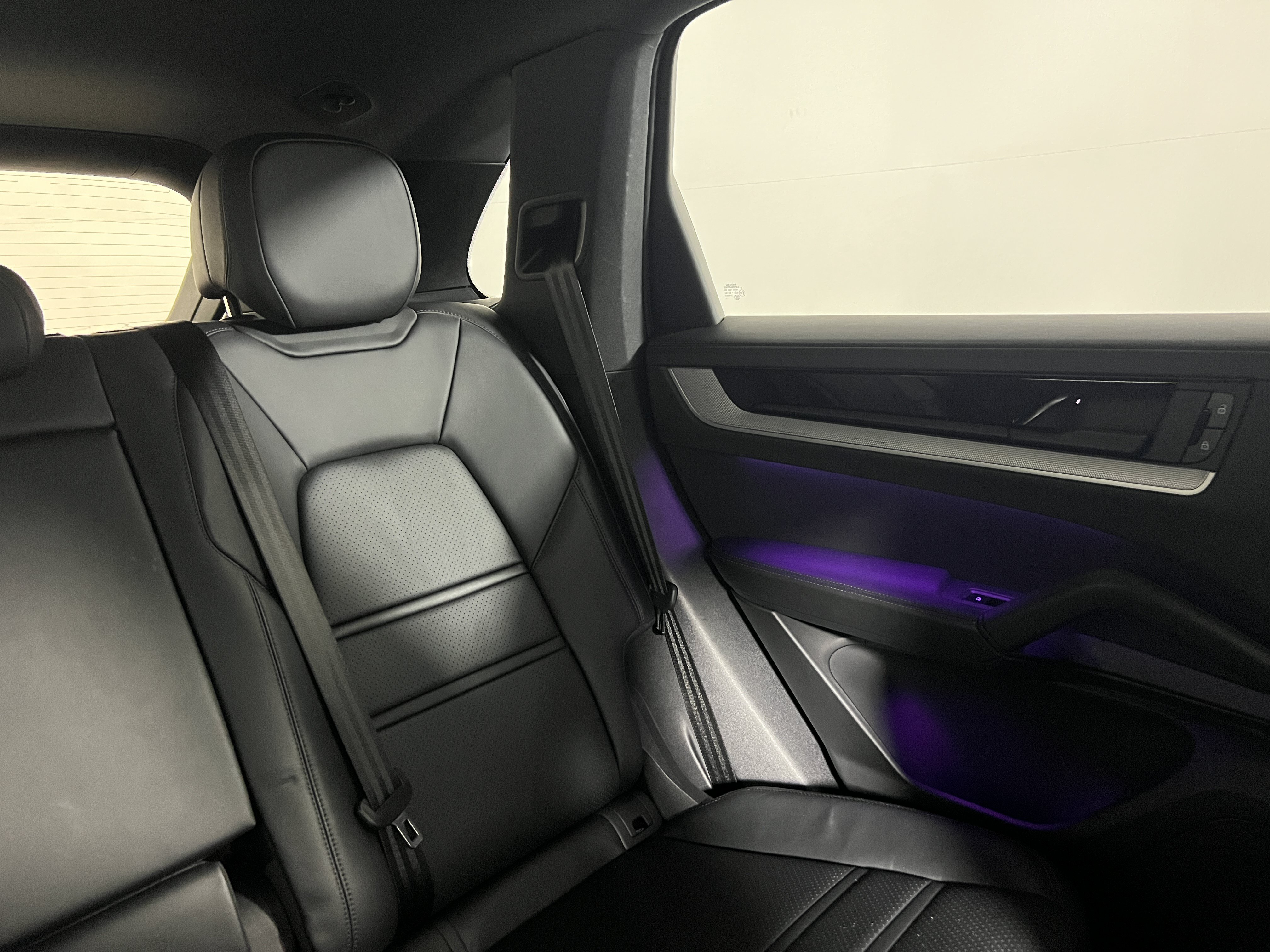 Certified 2024 Porsche Cayenne AWD/4WD image 17
