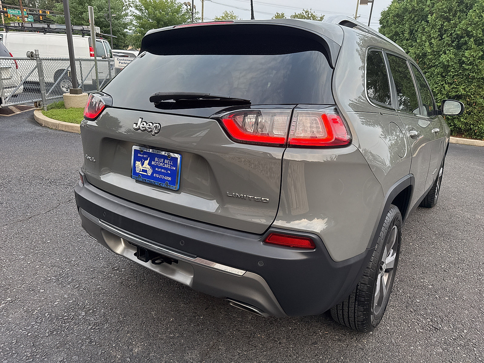 Used 2019 Jeep Cherokee Limited w/ Trailer Tow Group AWD/4WD image 6
