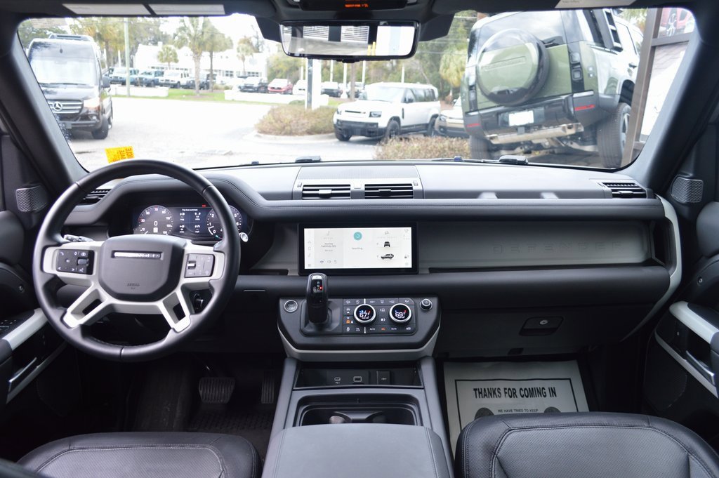 Used 2024 Land Rover Defender 90 X-Dynamic SE image 36