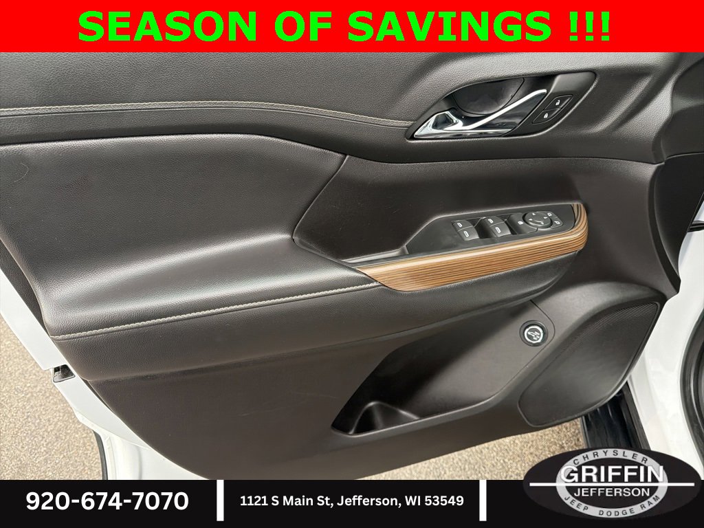 Used 2023 GMC Acadia SLE w/ Driver Convenience Package image 17