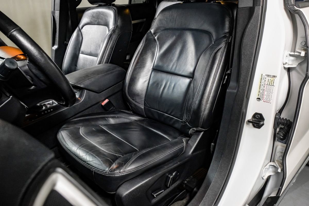 Used 2017 Ford Explorer XLT w/ Equipment Group 202A FWD image 28