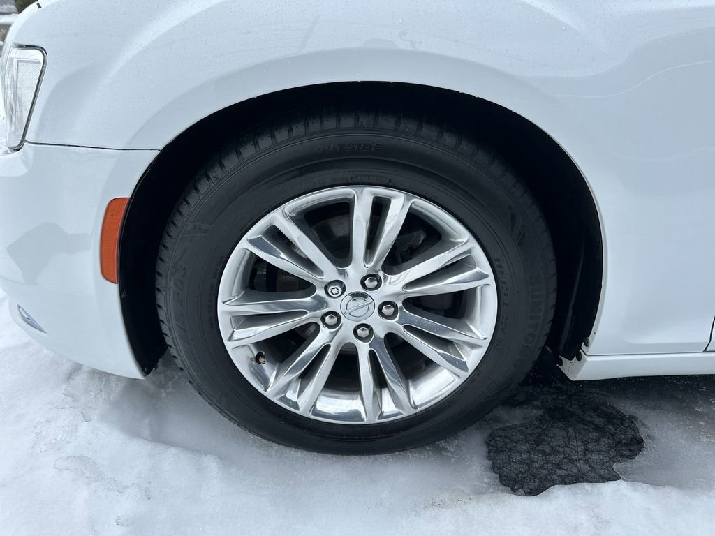 Used 2019 Chrysler 300 Touring w/ Driver Convenience Group image 2