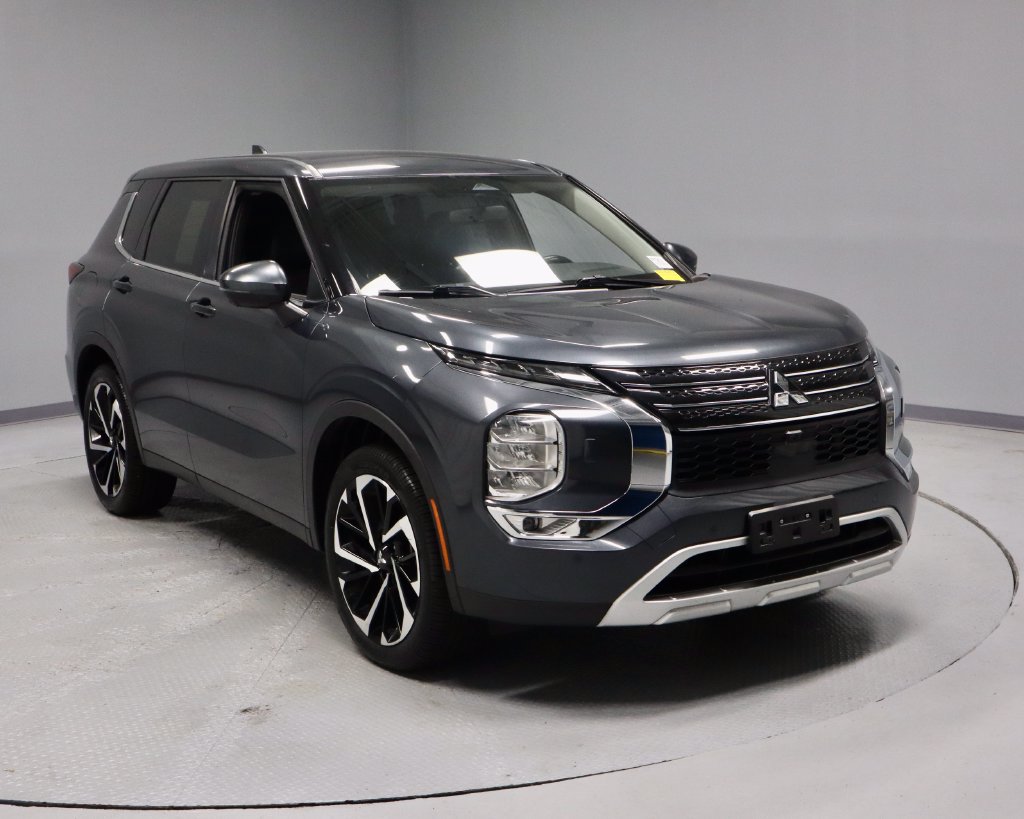 Used 2024 Mitsubishi Outlander SE