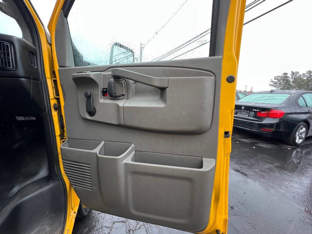 Used 2016 GMC Savana 3500 Extended image 15