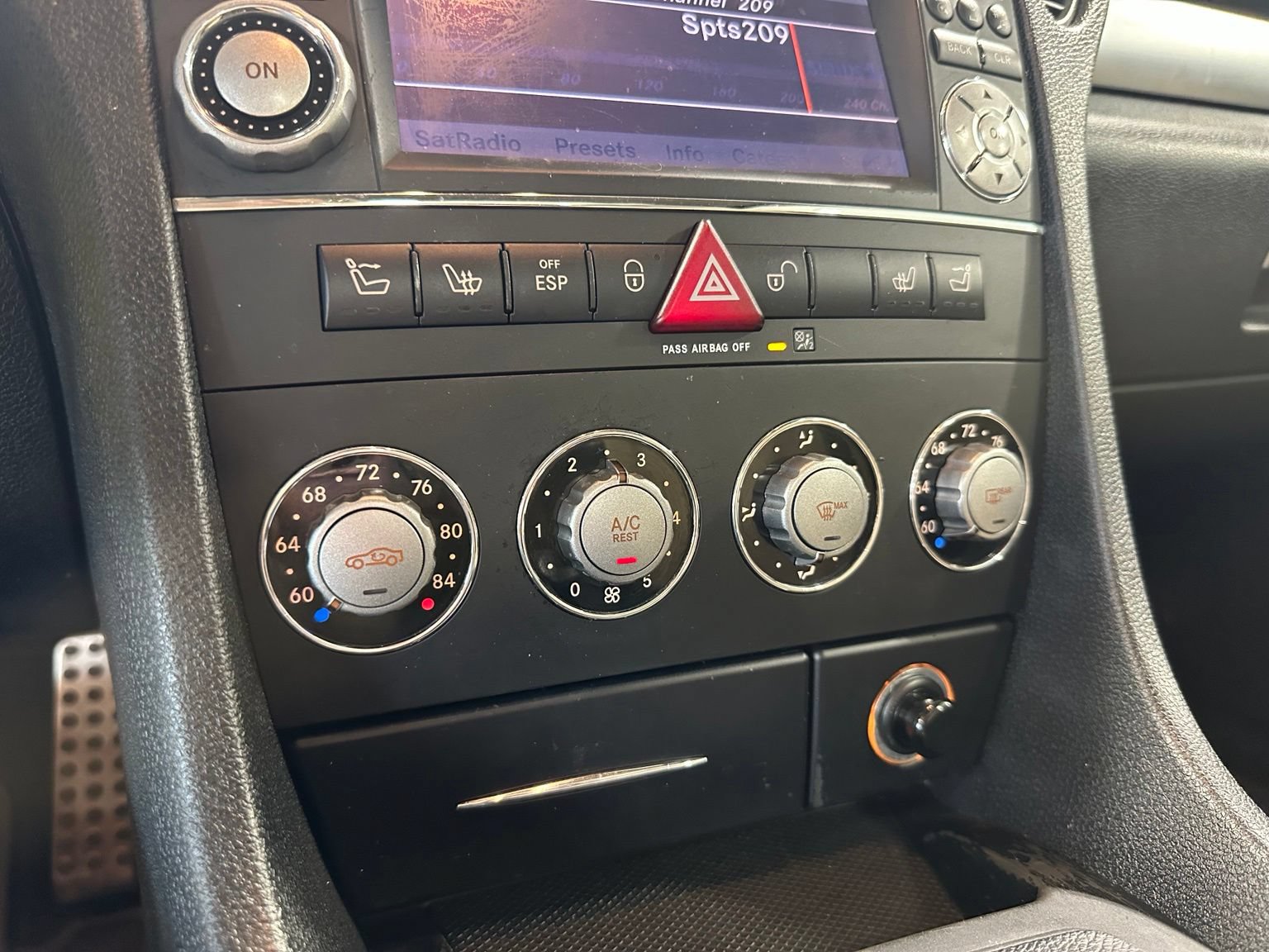 Used 2011 Mercedes-Benz SLK 300 image 26