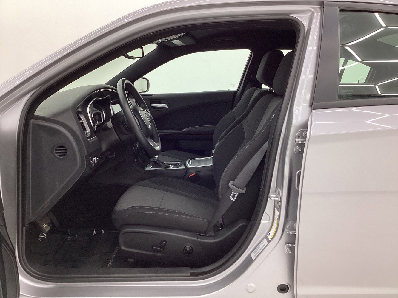 Used 2015 Dodge Charger SXT RWD image 14
