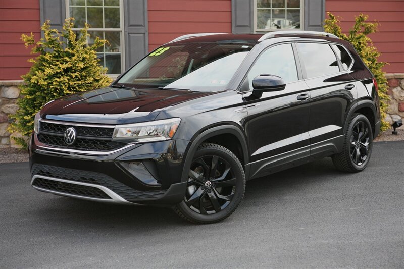 Used 2023 Volkswagen Taos SE AWD/4WD image 1