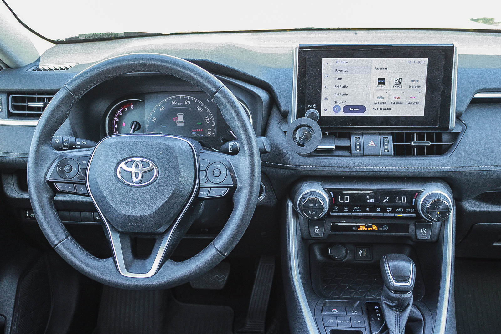 Used 2023 Toyota RAV4 XLE Premium FWD image 15