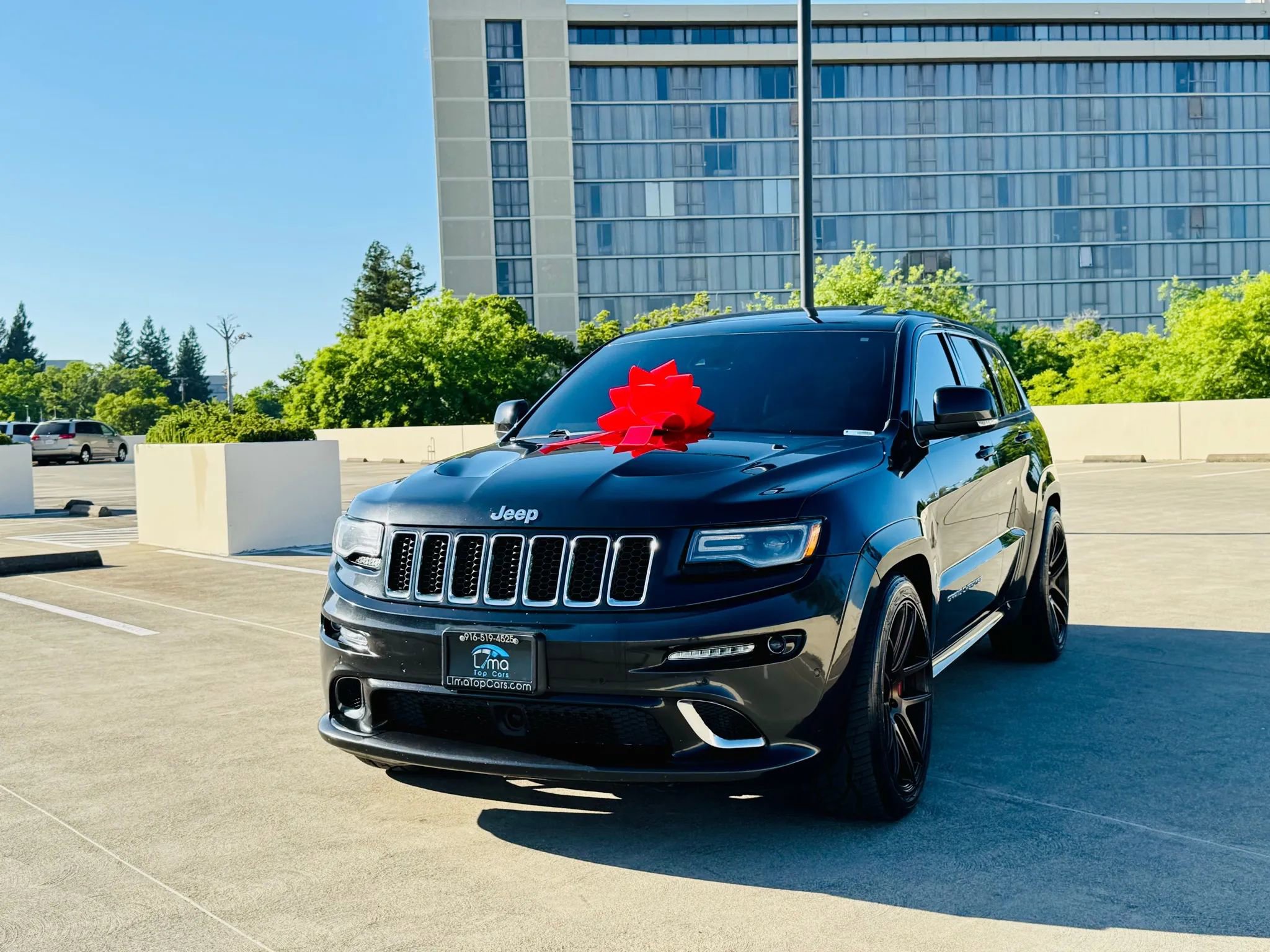 Used 2014 Jeep Grand Cherokee SRT8 w/ Luxury Group II image 32