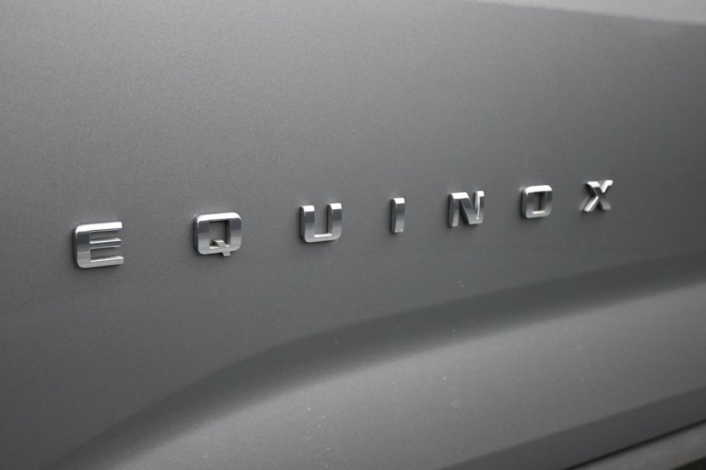 Used 2026 Chevrolet Equinox LT AWD/4WD image 9