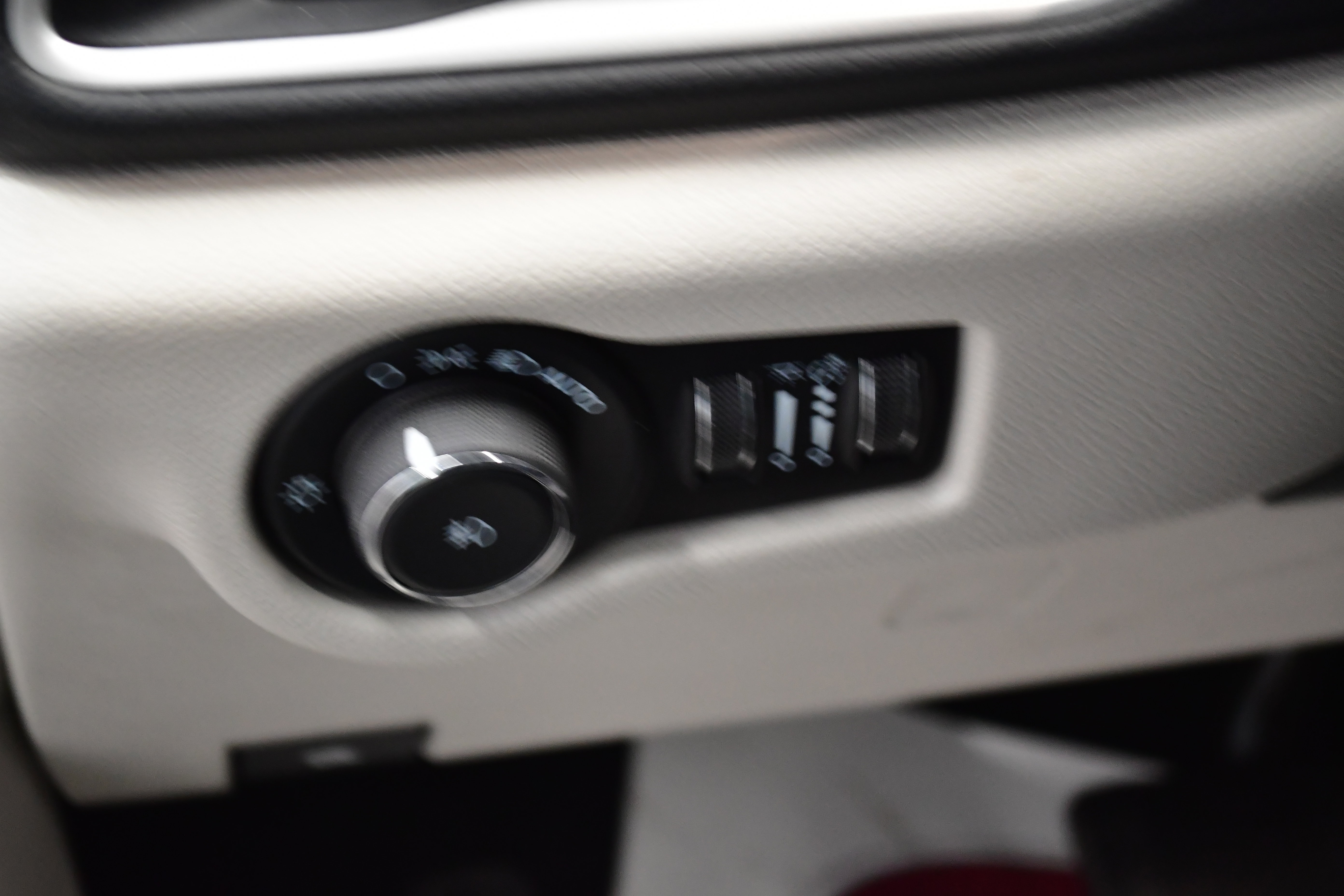 Used 2024 Chrysler Pacifica Touring-L image 14