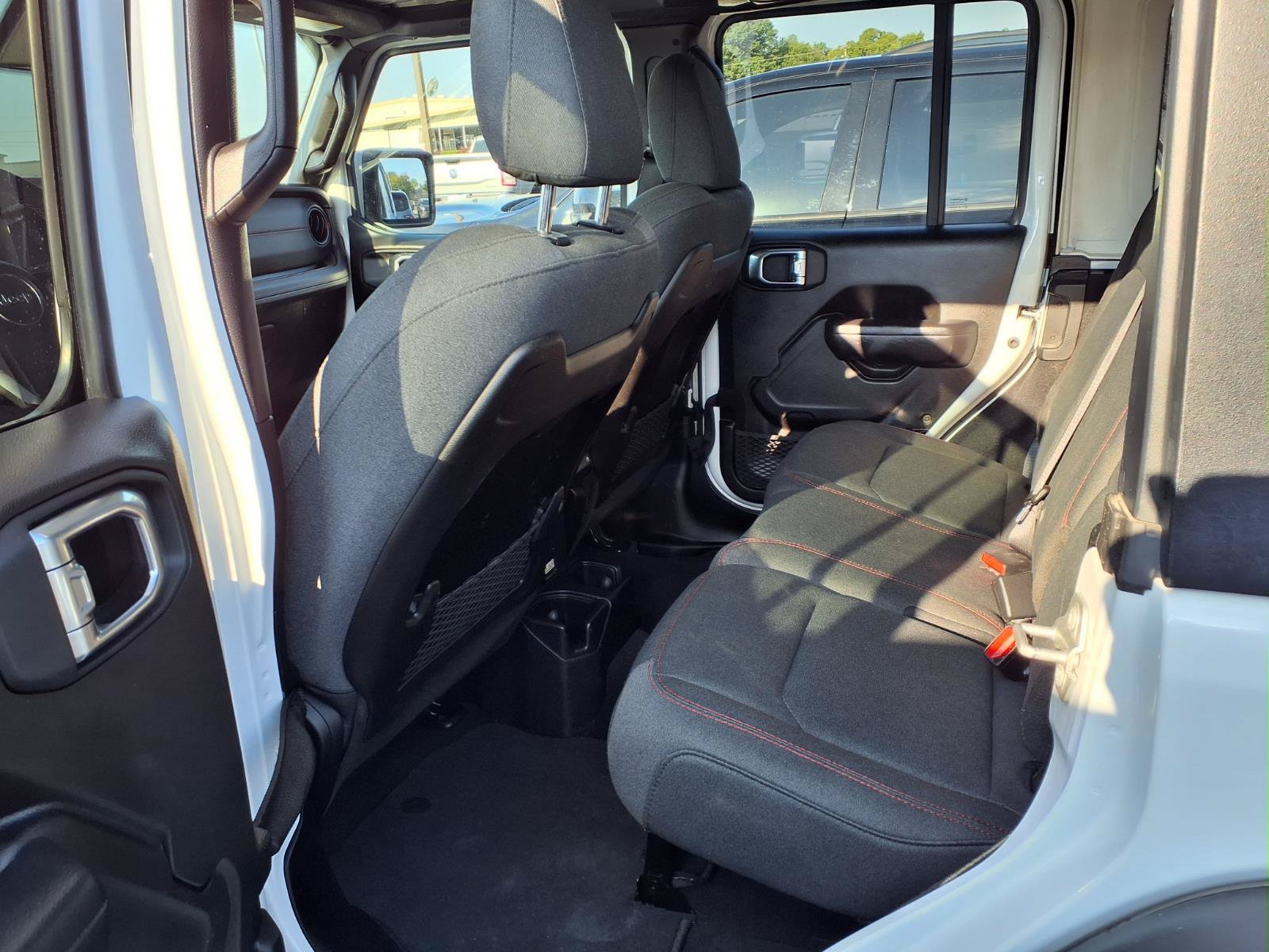 Used 2025 Jeep Wrangler Unlimited Rubicon w/ Convenience Group AWD/4WD image 17