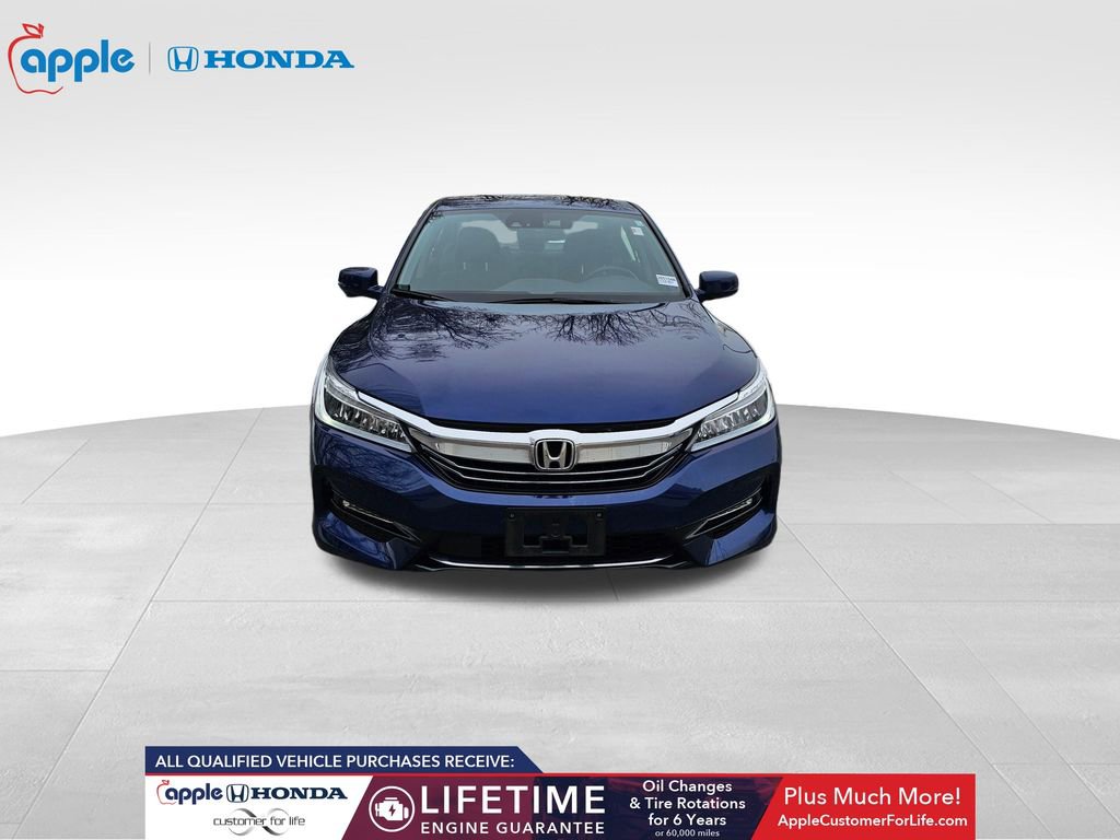 Used 2017 Honda Accord Touring image 2