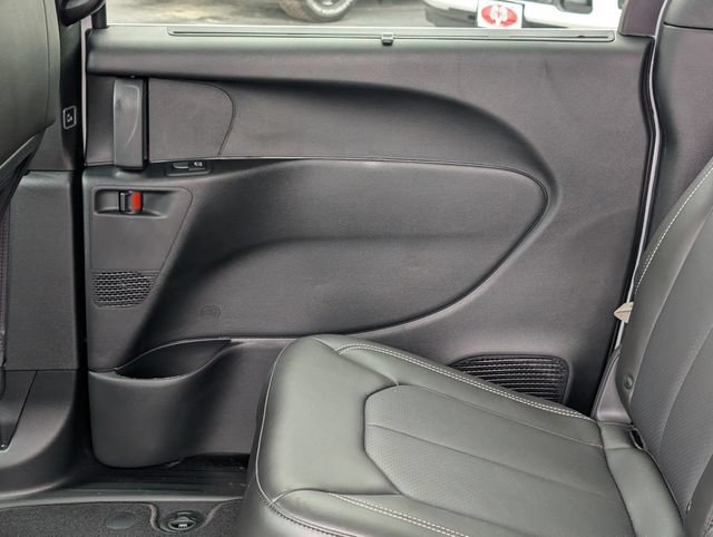 New 2027 Chrysler Pacifica Select FWD image 25
