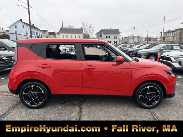 Used 2023 Kia Soul EX image 3