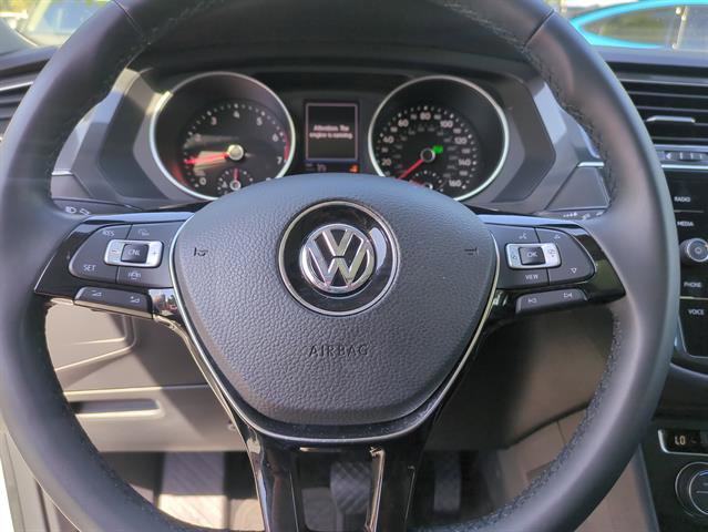 Used 2020 Volkswagen Tiguan SE image 41