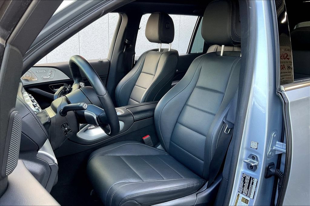 Used 2025 Mercedes-Benz GLS 450 4MATIC image 3