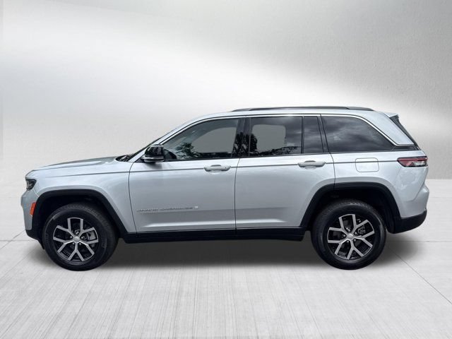 Used 2025 Jeep Grand Cherokee Limited AWD/4WD image 9