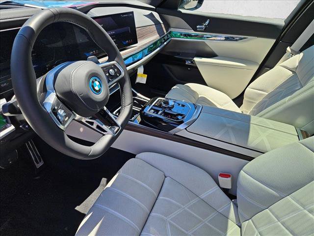 Used 2026 BMW 750e xDrive AWD/4WD image 10