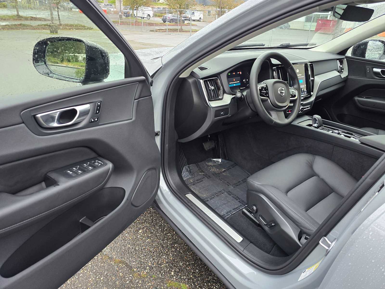 Certified 2025 Volvo XC60 B5 Plus image 19