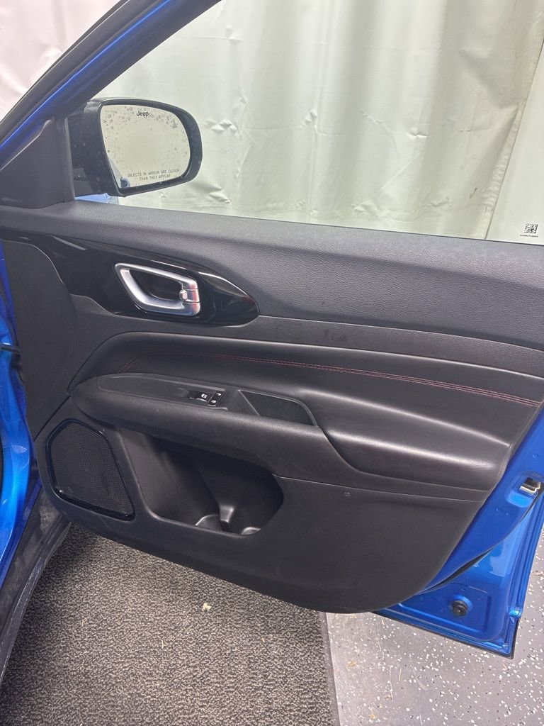 Used 2025 Jeep Compass Trailhawk image 29