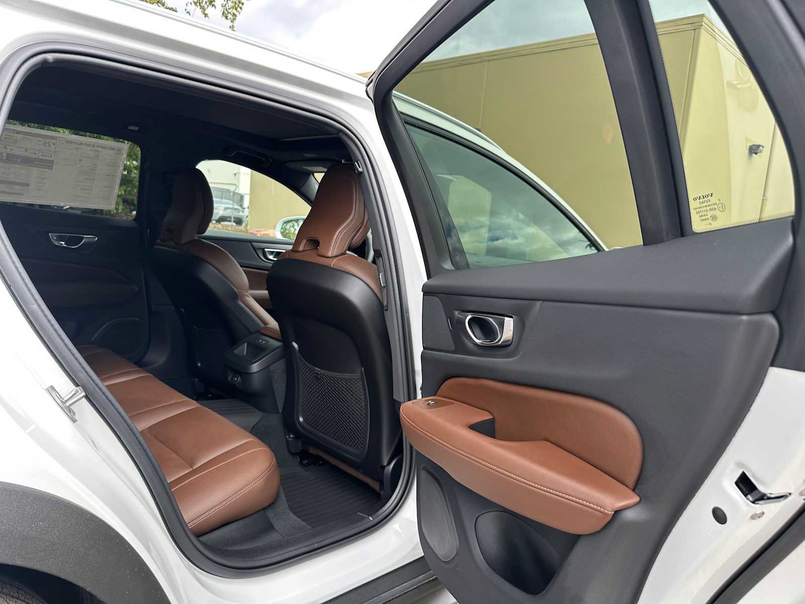 New 2026 Volvo V60 B5 Cross Country Plus w/ Climate Package AWD/4WD image 13