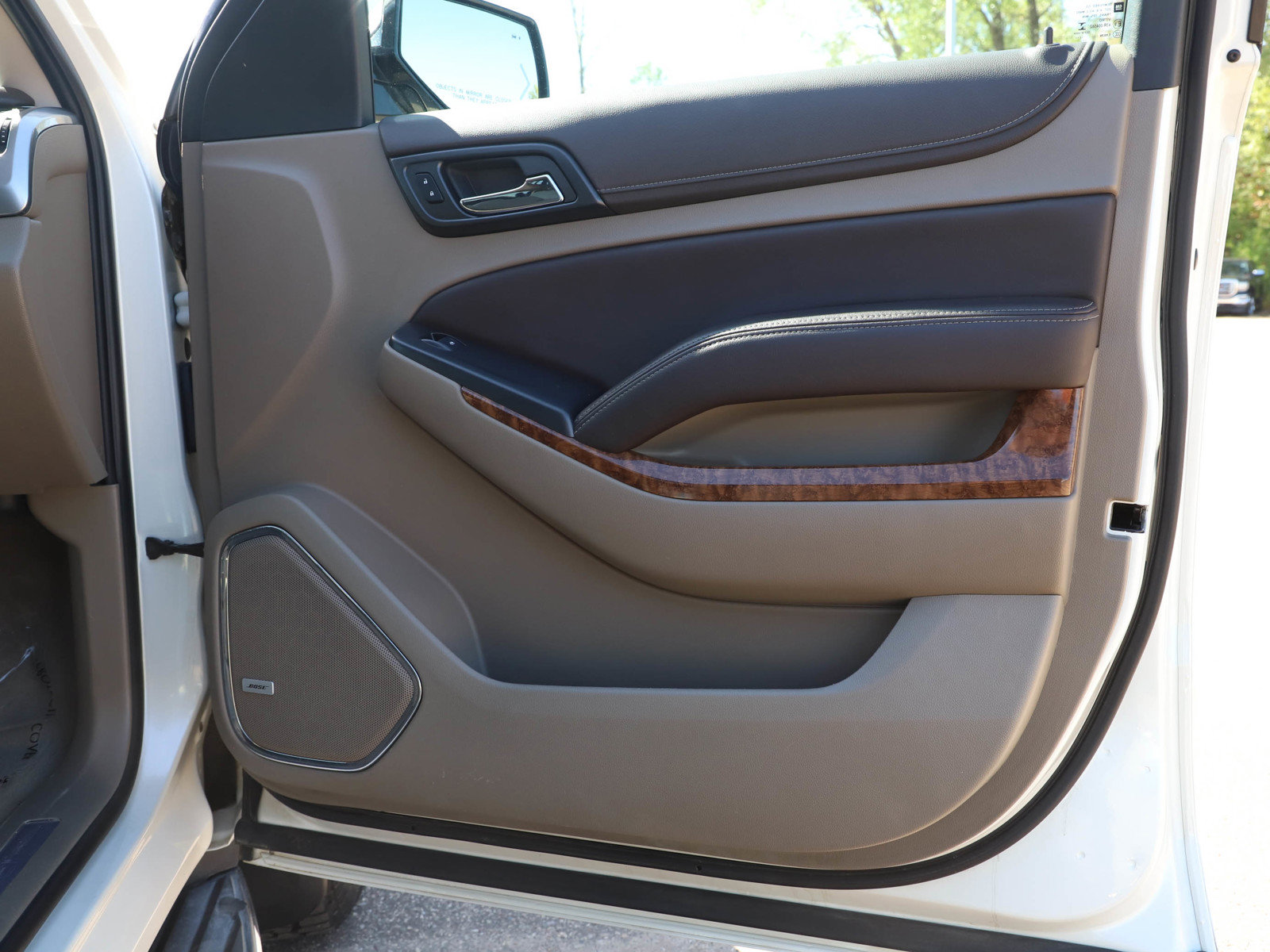 Used 2015 Chevrolet Tahoe LTZ AWD/4WD image 9