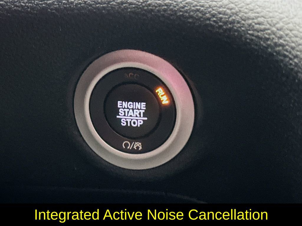 Used 2023 Chrysler Pacifica Limited w/ Uconnect Theater Family Group image 20