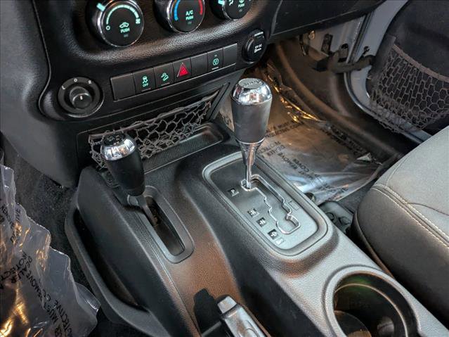 Used 2015 Jeep Wrangler Unlimited Rubicon image 11