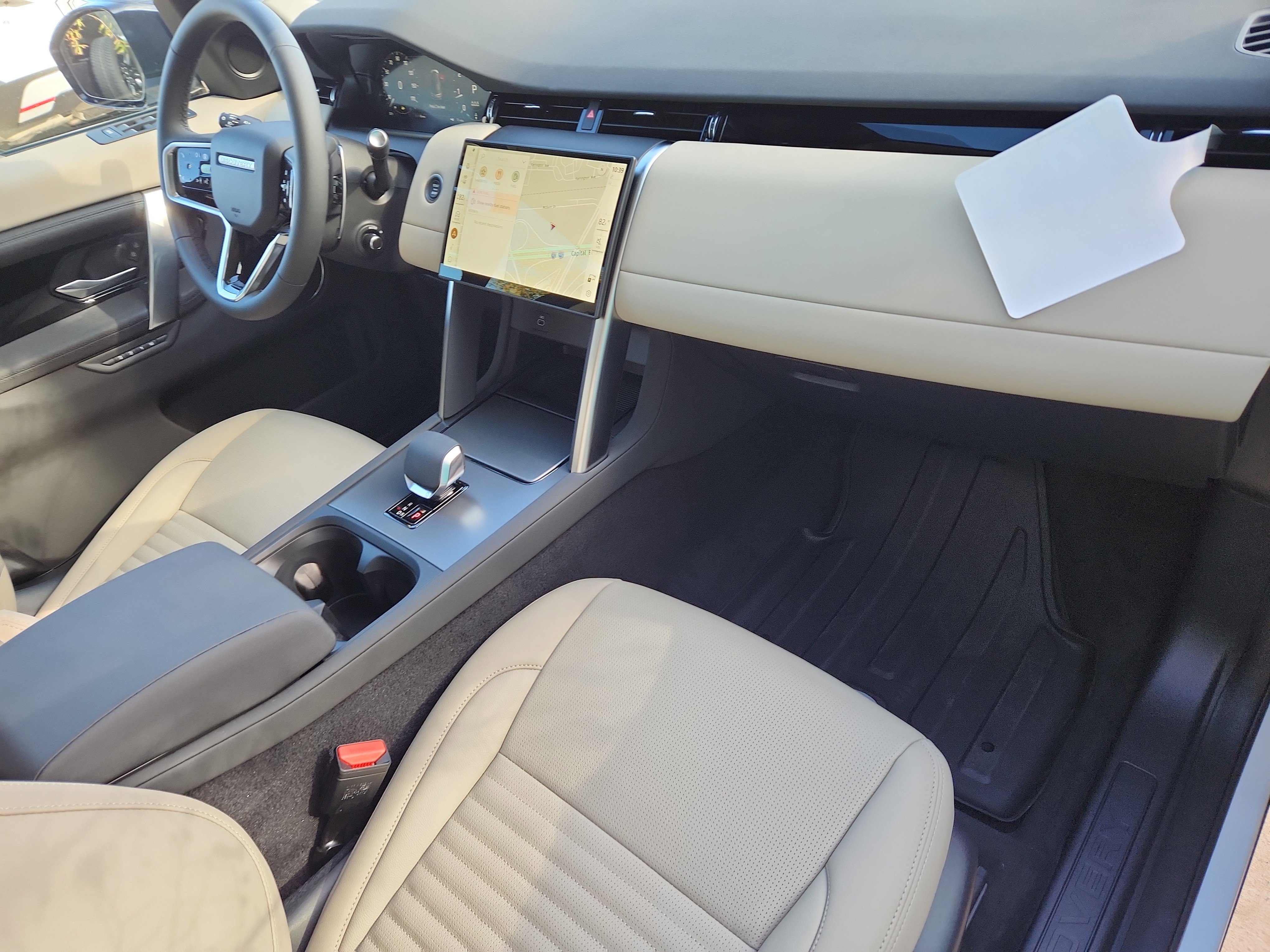 New 2025 Land Rover Discovery Sport S image 29