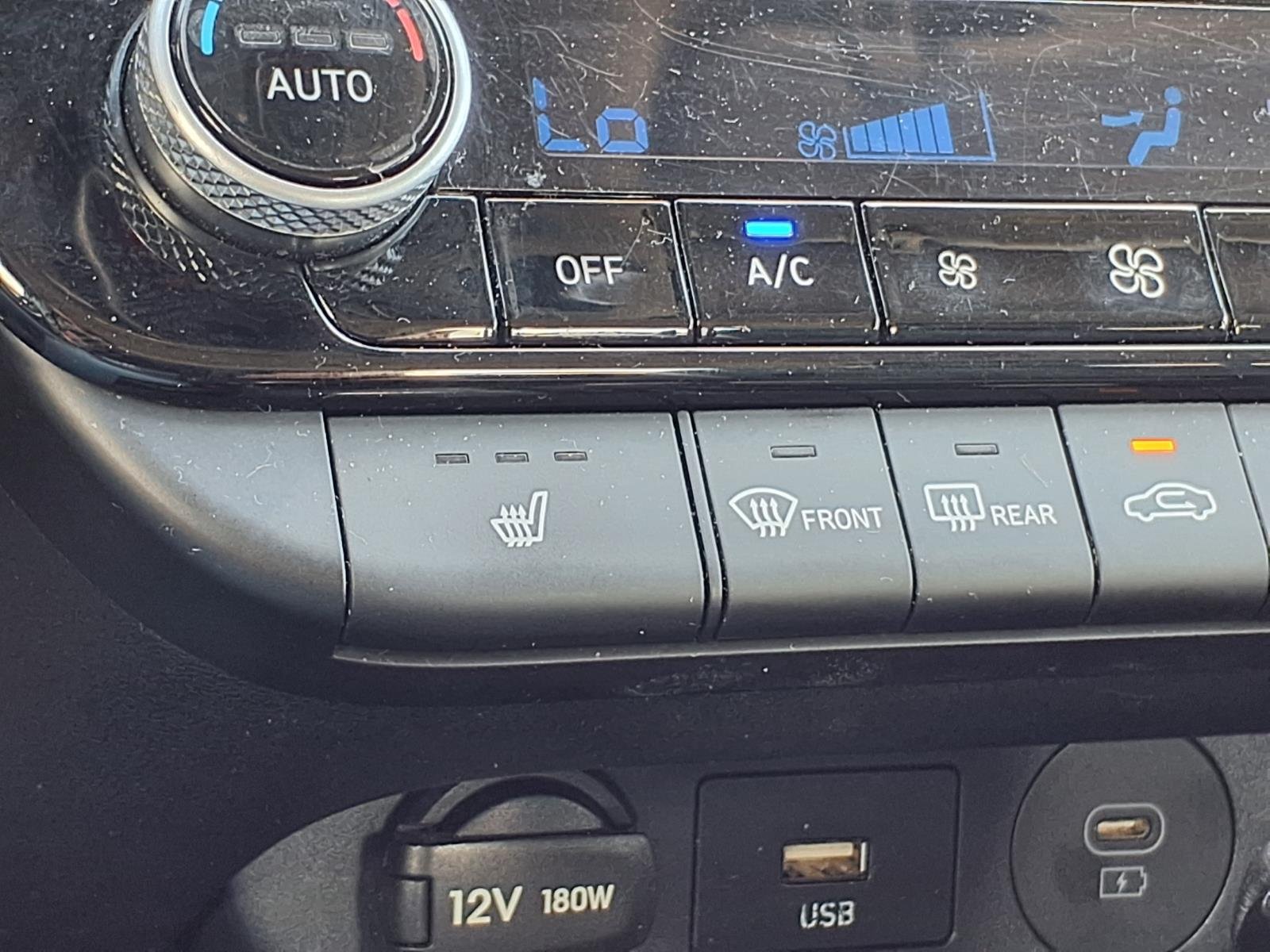Used 2025 Hyundai Elantra Limited FWD image 14