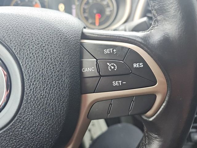 Used 2017 Jeep Cherokee Latitude w/ Comfort & Sound Group image 32