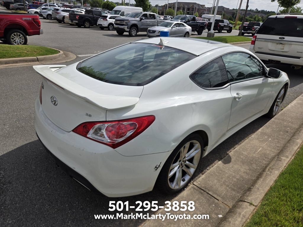 Used 2012 Hyundai Genesis 3.8 RWD image 7