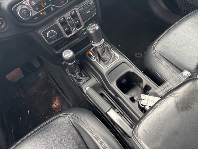 Used 2018 Jeep Wrangler Unlimited Sahara w/ Cold Weather Group image 32