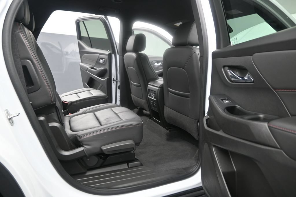 Used 2024 Chevrolet Traverse RS FWD image 18