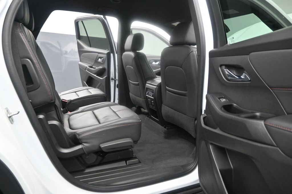 Used 2024 Chevrolet Traverse RS FWD image 18