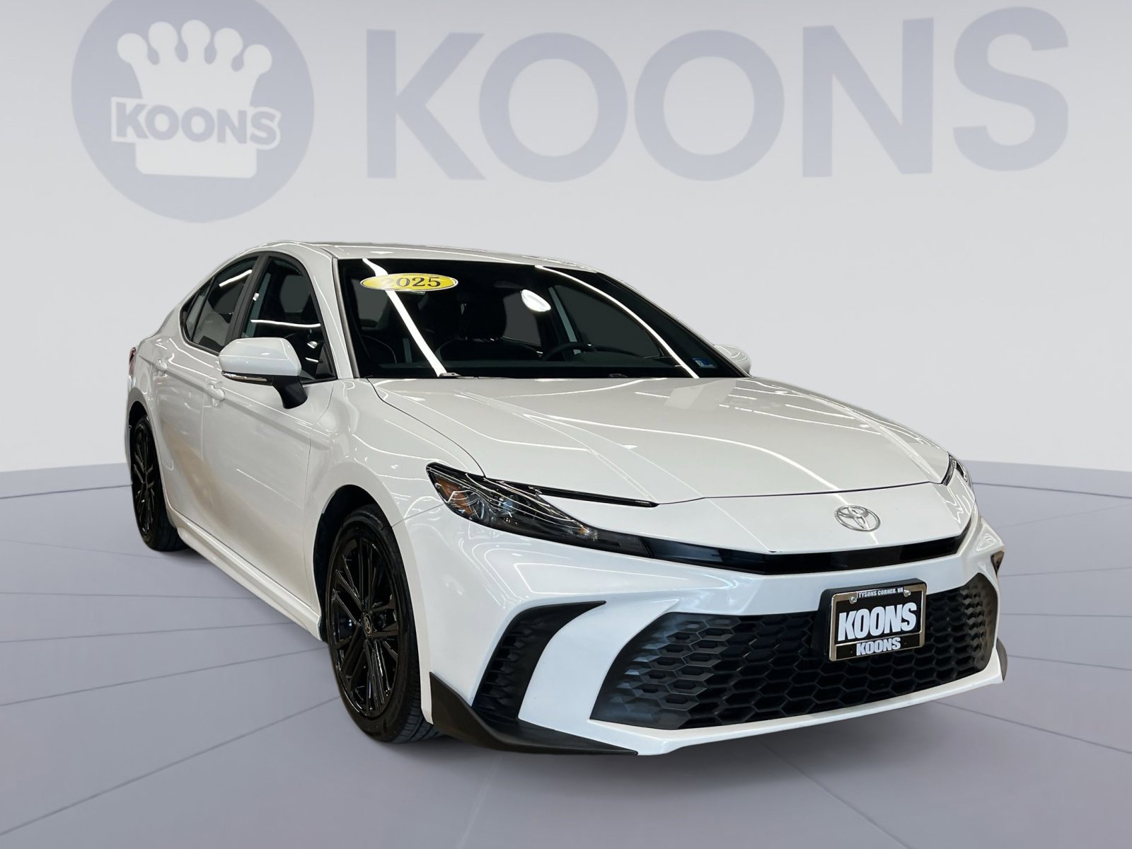 Used 2025 Toyota Camry SE image 7