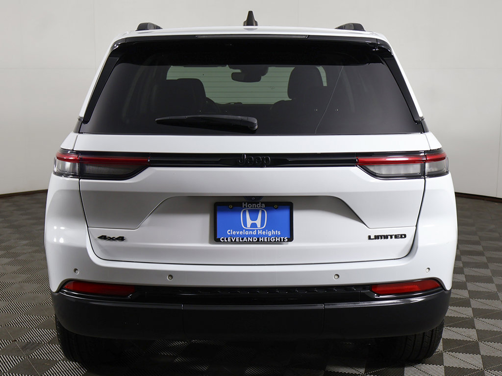 Used 2023 Jeep Grand Cherokee Limited w/ Black Appearance Package AWD/4WD image 14