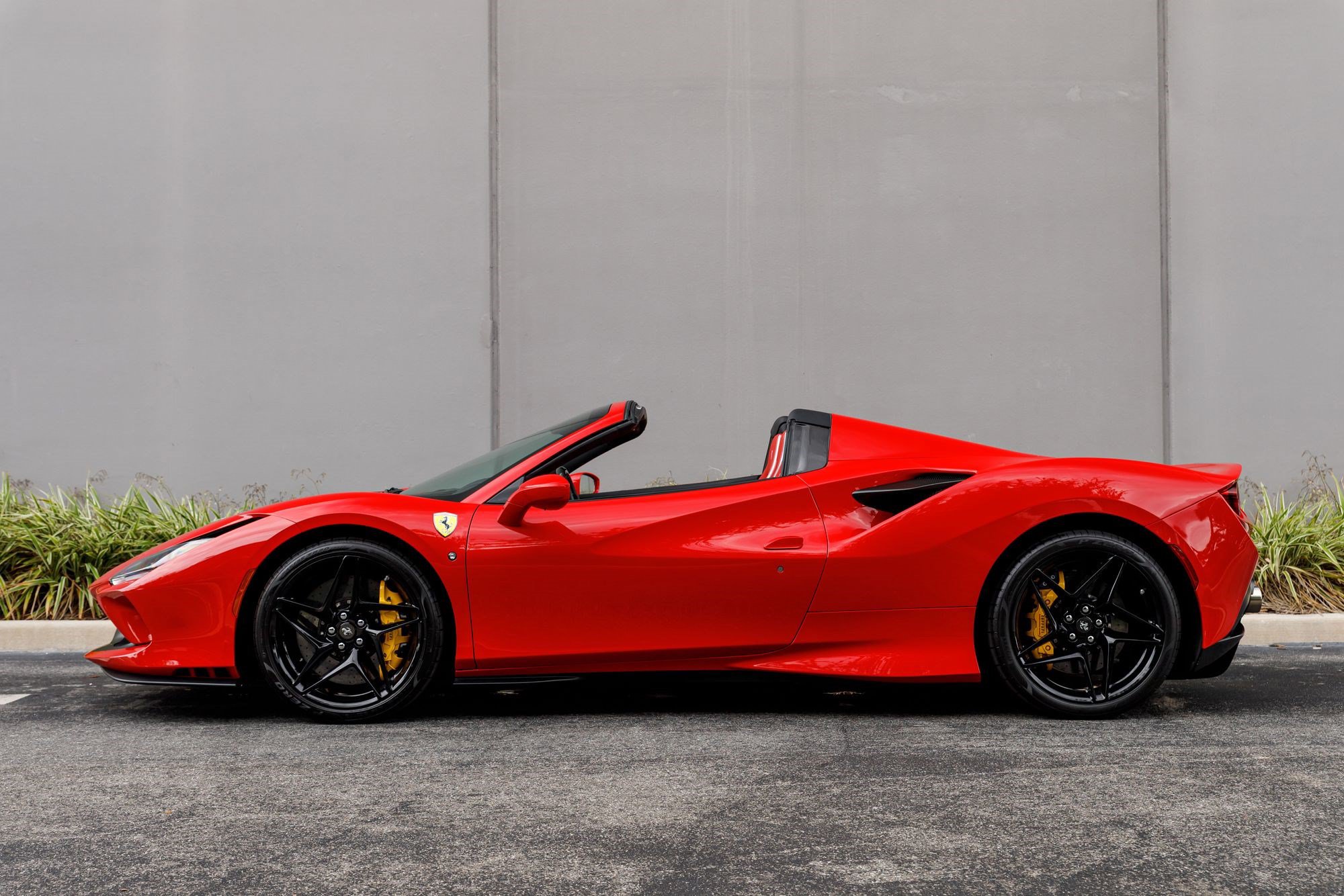 Used 2022 Ferrari F8 Tributo RWD image 2