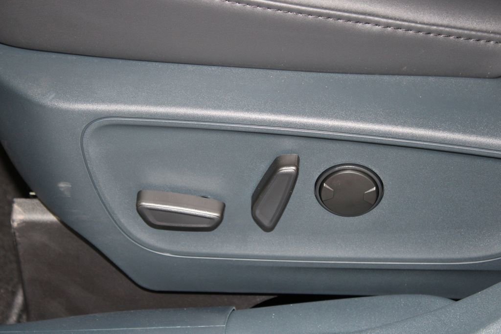 New 2025 Ford Maverick Lariat w/ Black Appearance Package image 18