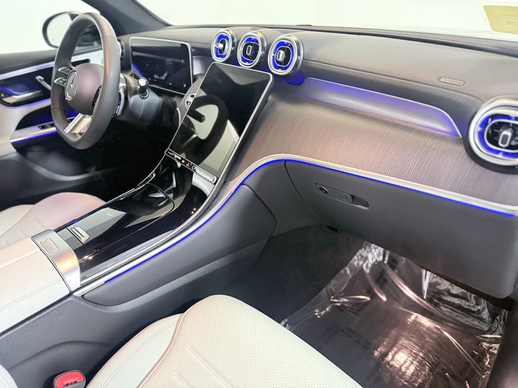Used 2025 Mercedes-Benz GLC 300 4MATIC image 20