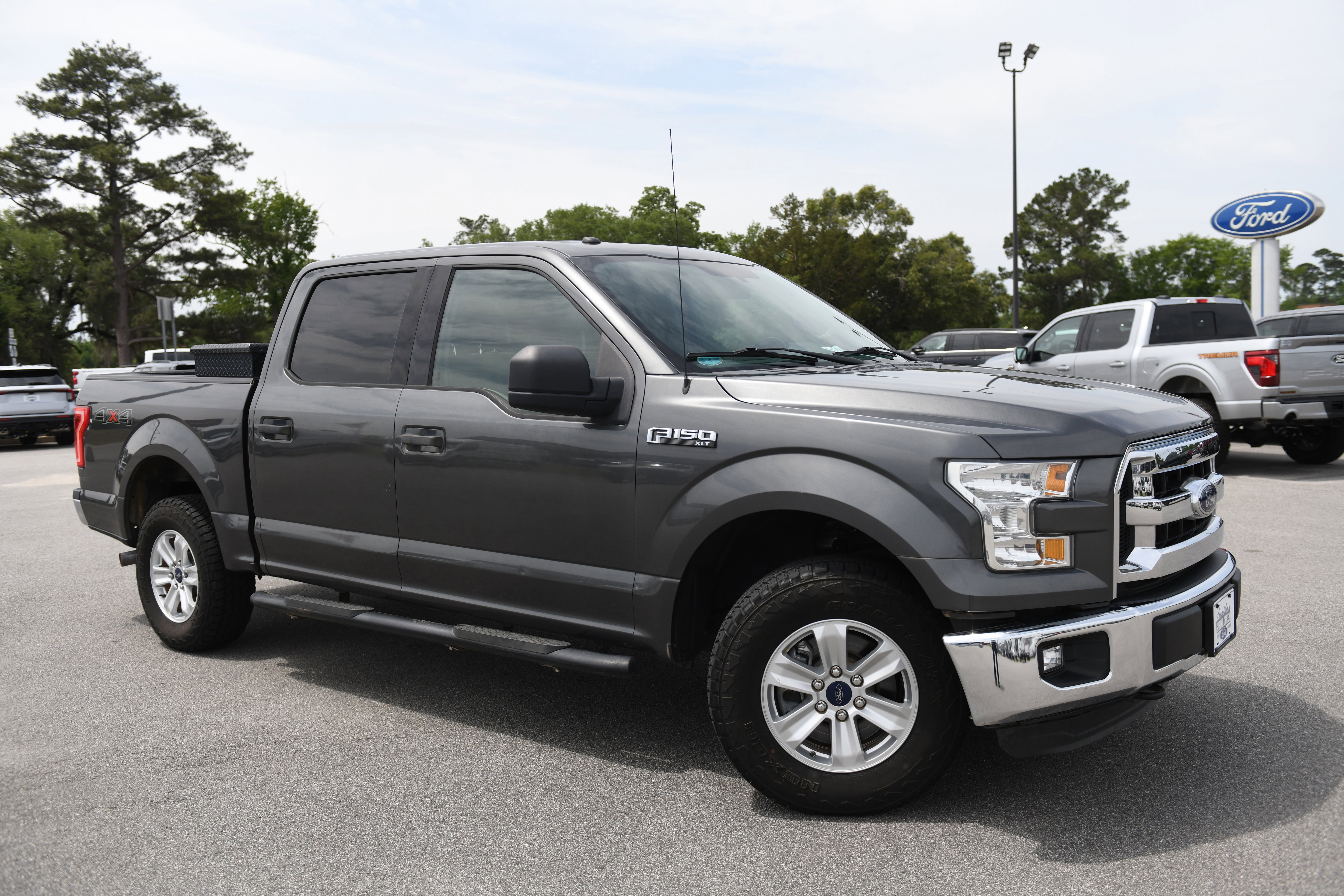 Used 2016 Ford F150 XLT AWD/4WD image 1