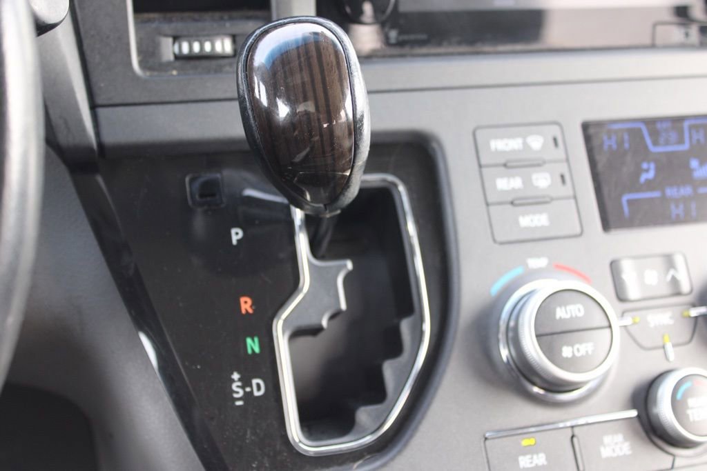 Used 2015 Toyota Sienna XLE Premium image 43