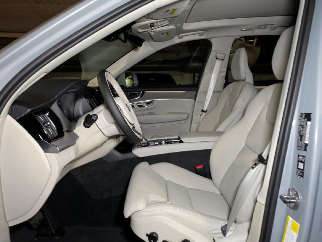 New 2026 Volvo XC90 T8 Ultra w/ Protection Package AWD/4WD image 14