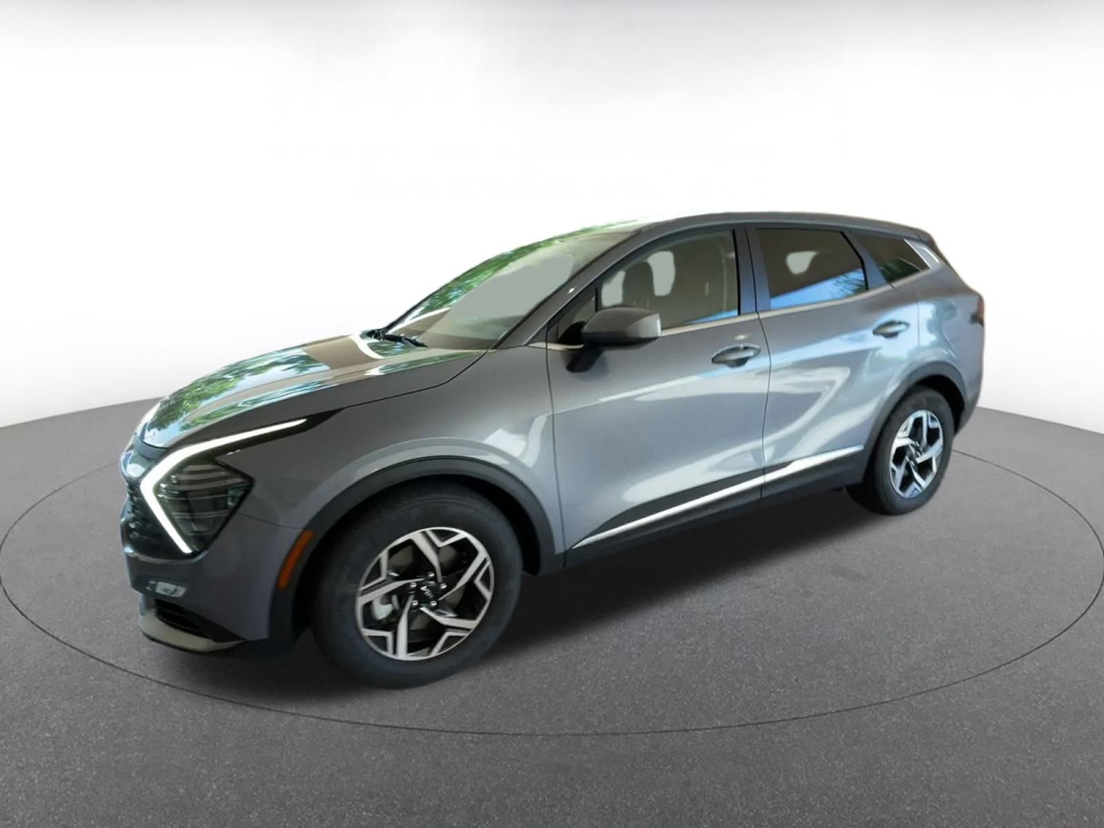 Used 2025 Kia Sportage LX image 8