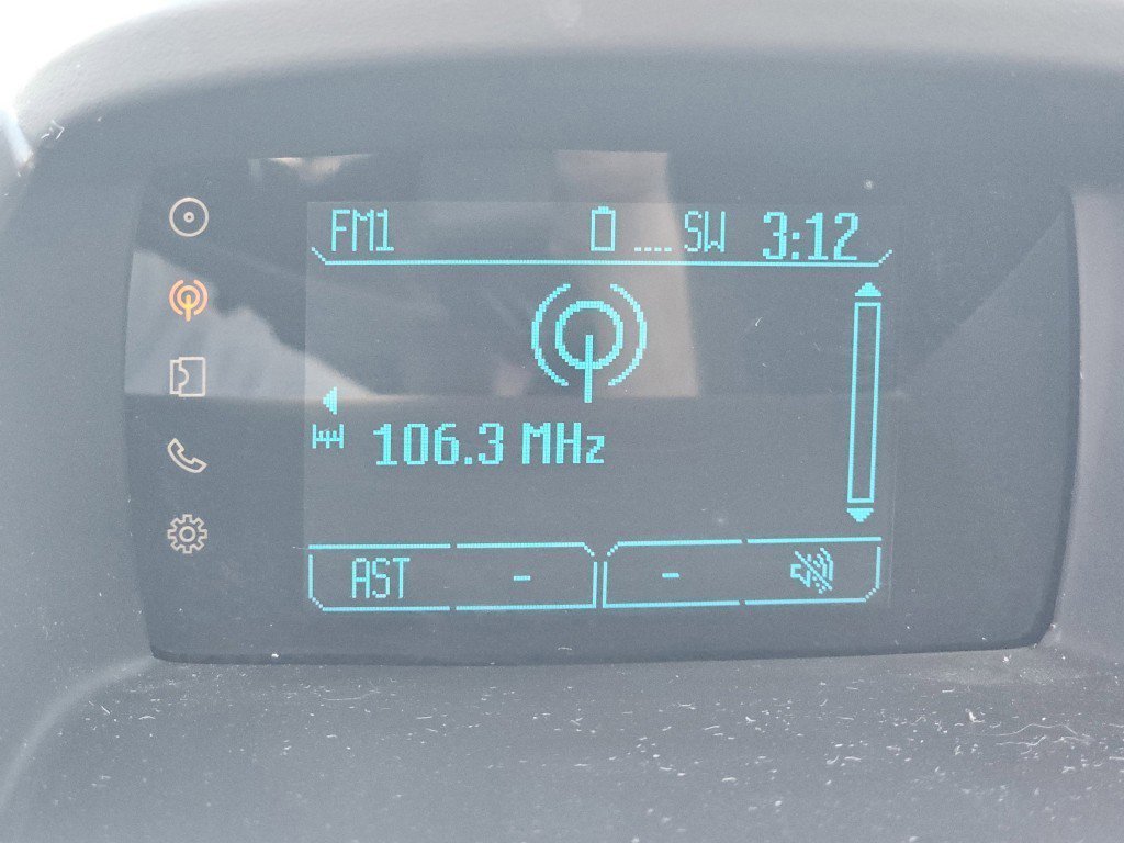 Used 2015 Ford Fiesta SE image 8