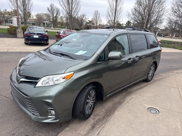 Used 2018 Toyota Sienna XLE w/ XLE Navigation Package image 7