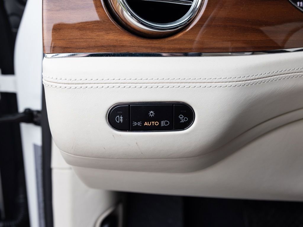 Used 2024 Bentley Bentayga image 33